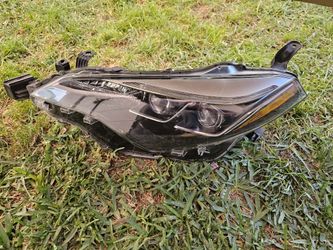 2017-2019 TOYOTA COROLLA HEADLIGHT ASSEMBLY OEM LEFT SIDE LED LAMP