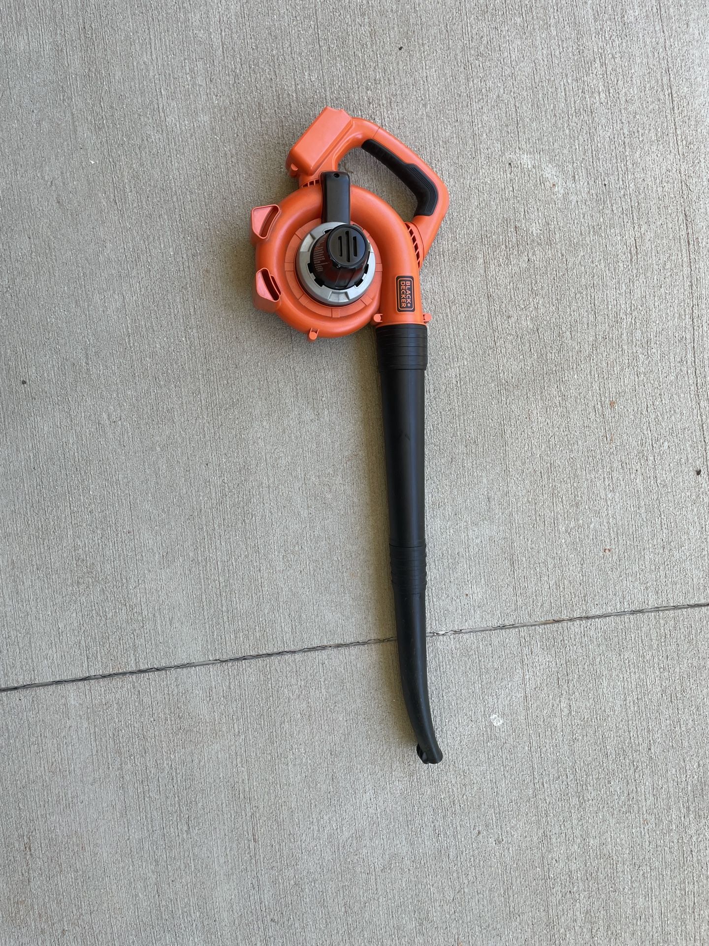 Black and Decker Leaf blower 20v (Battery Operated)