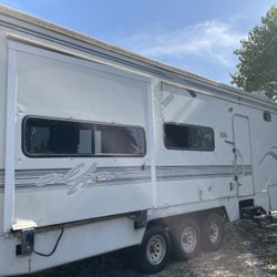 Triple axle RV