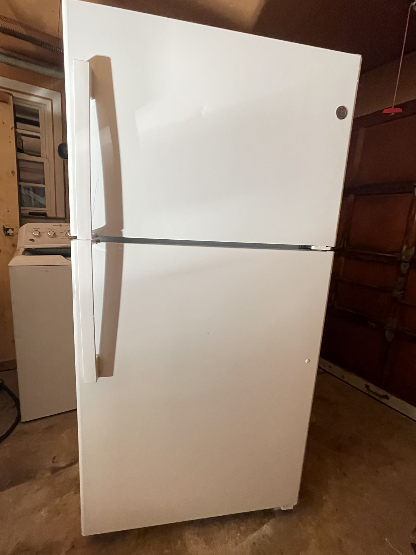 GE® ENERGY STAR® 21.9 Cu. Ft. Top-Freezer Refrigerator