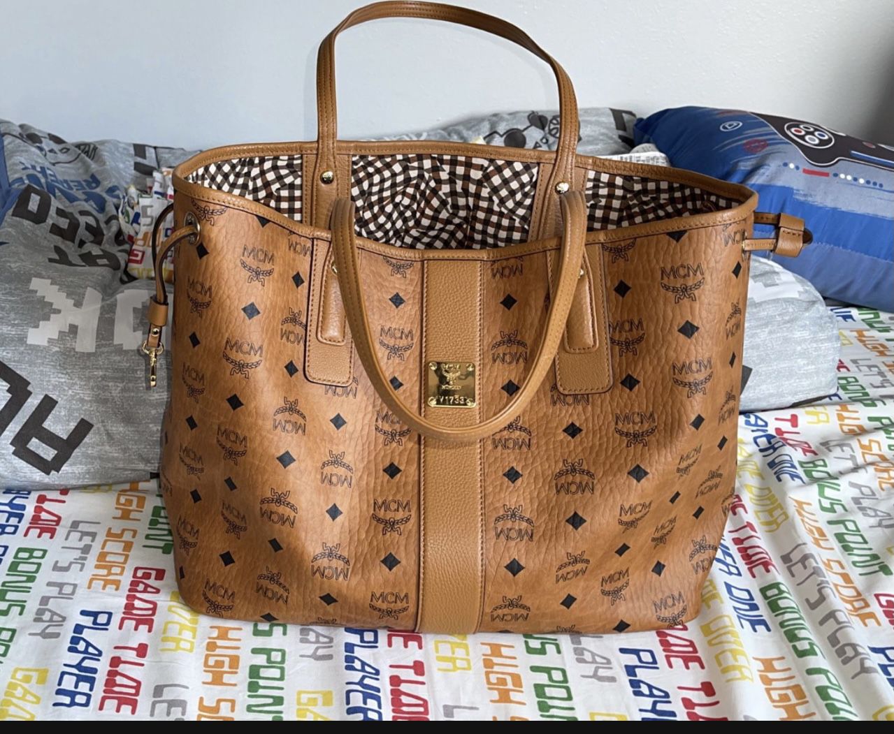 authentic brown mcm reversible medium tote for Sale in Los Angeles, CA -  OfferUp