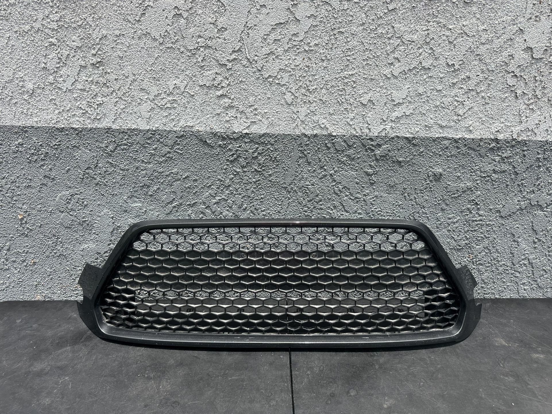 2020 - 2021 - 2022 TOYOTA COROLLA SE XSE FRONT LOWER BUMPER GRILLE OEM