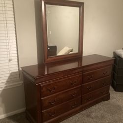 Solid Dresser/Mirror 