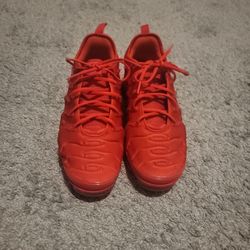 NIKE TRIPLE RED VAPORMAXES SIZE 9.5