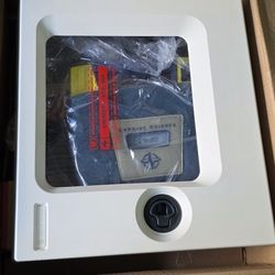 NEW CARDIAC SCIENCE DEFIBRILLATOR WITH WALL MOUNT