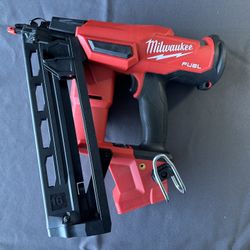 Milwaukee 16g Finish Nailer