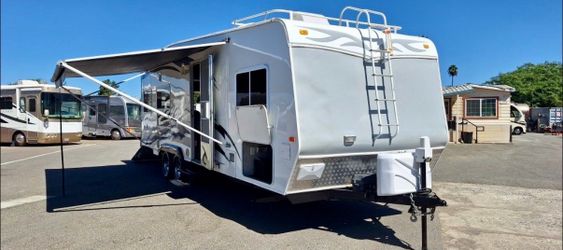 2008 Toy hauler