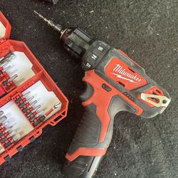 Milwaukee  M12