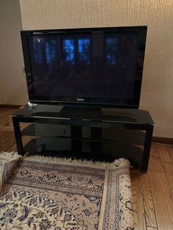 TVs, tv stand, bathroom mirrors