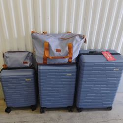 5 Pieces Luggage 28,25,20 Inches Plus 2 bags
