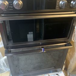 30" Smart Microwave Combination Wall Oven with Flex Duo™ in Black Stainless Steel 