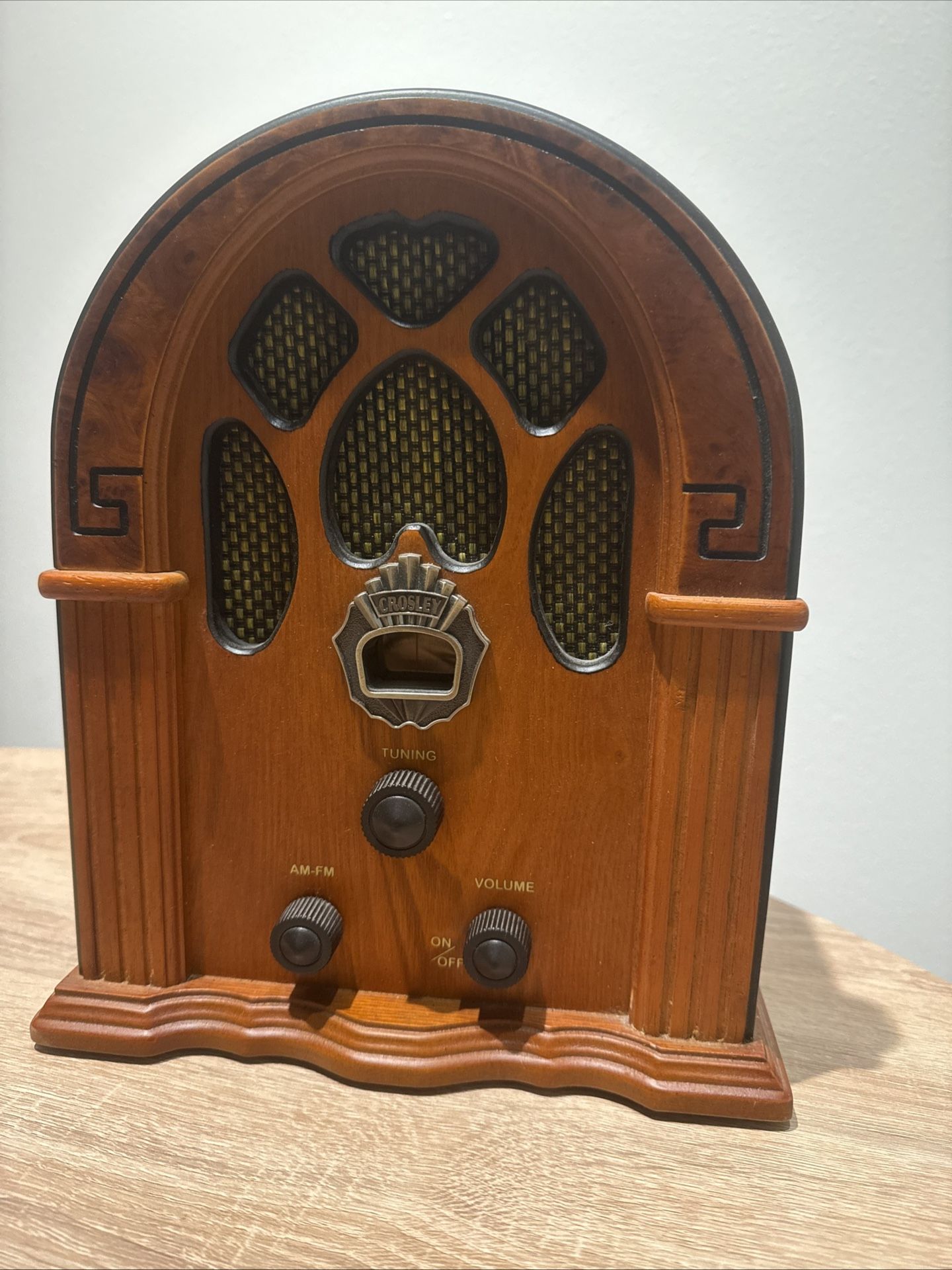 Cathedral Crosley Retro CR-31 AM-FM Radio