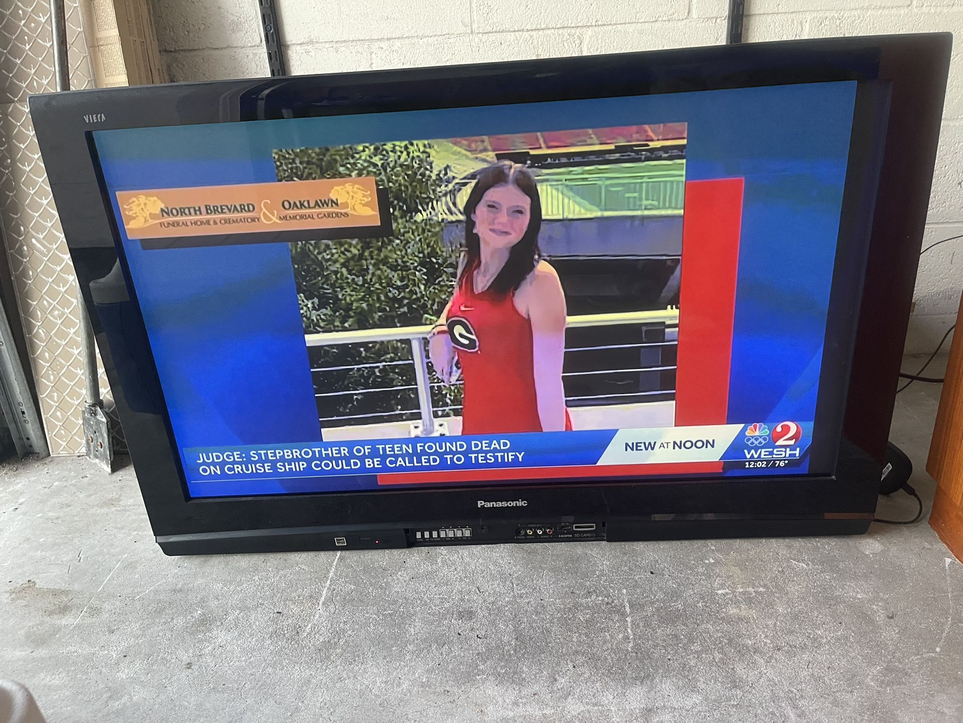 42” Tv With Full Motion Mount 