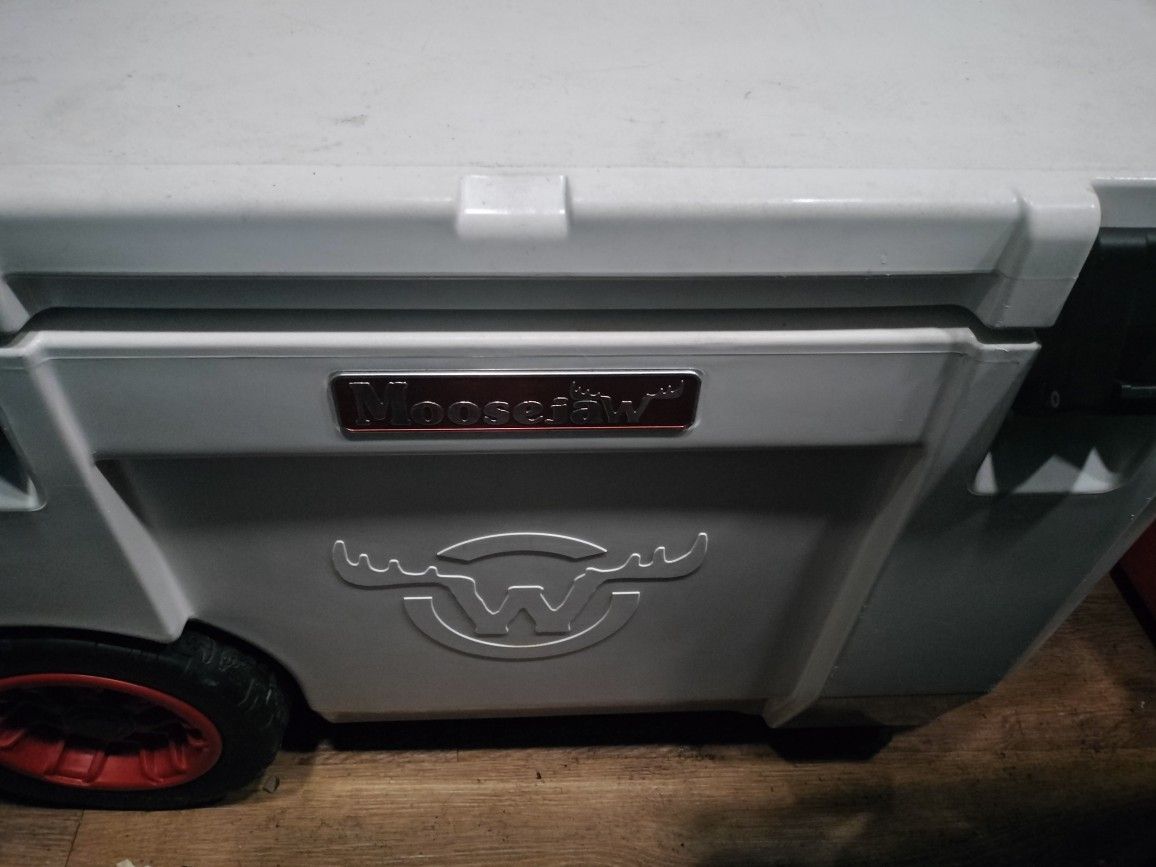 Moosejaw Ice Fort 55-Quart Rolling Hard Cooler
