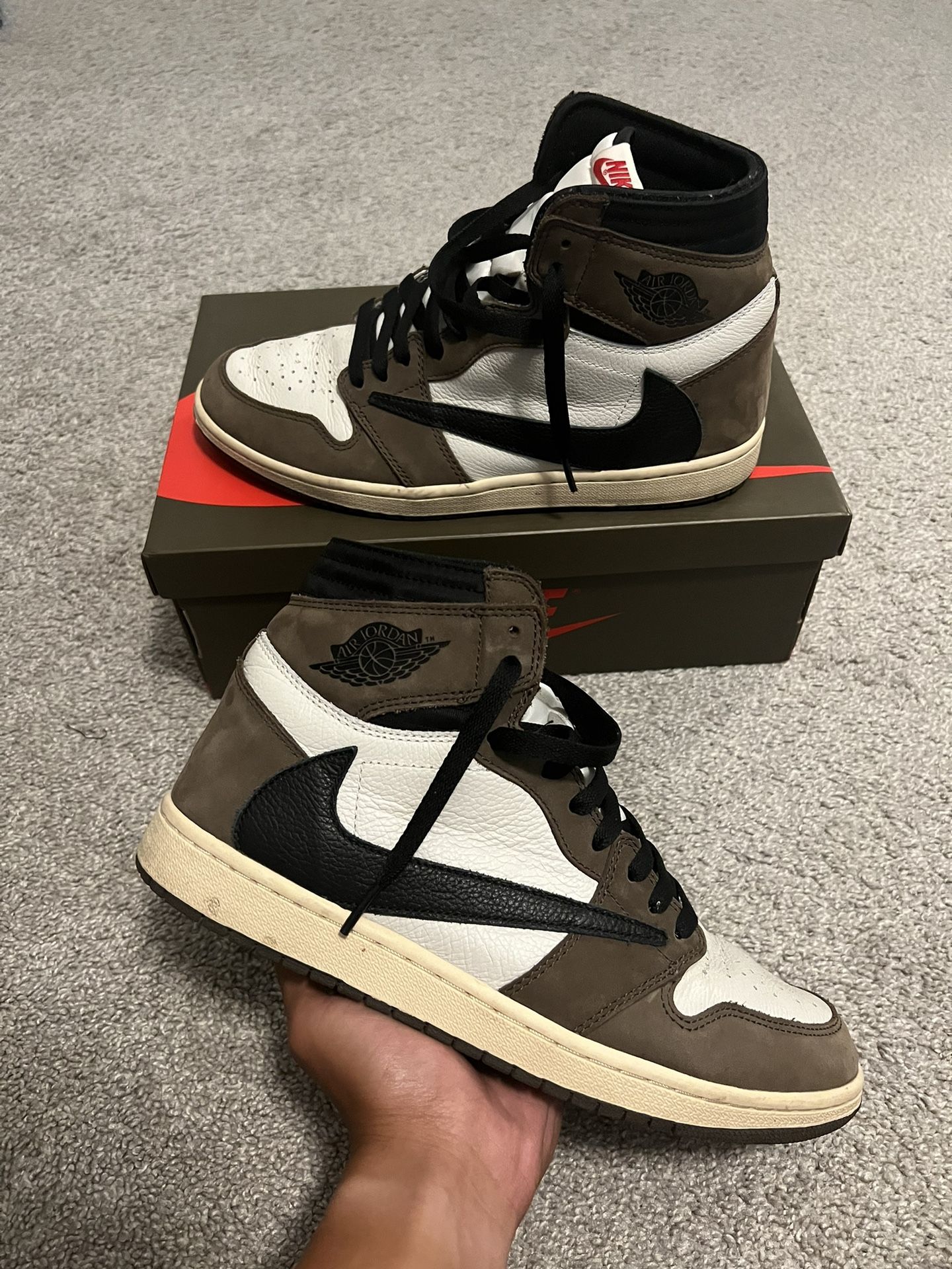 Jordan 1 Travis Scott