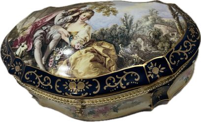 LARGE LIMOGES JWELRY PORCELAIN BOX