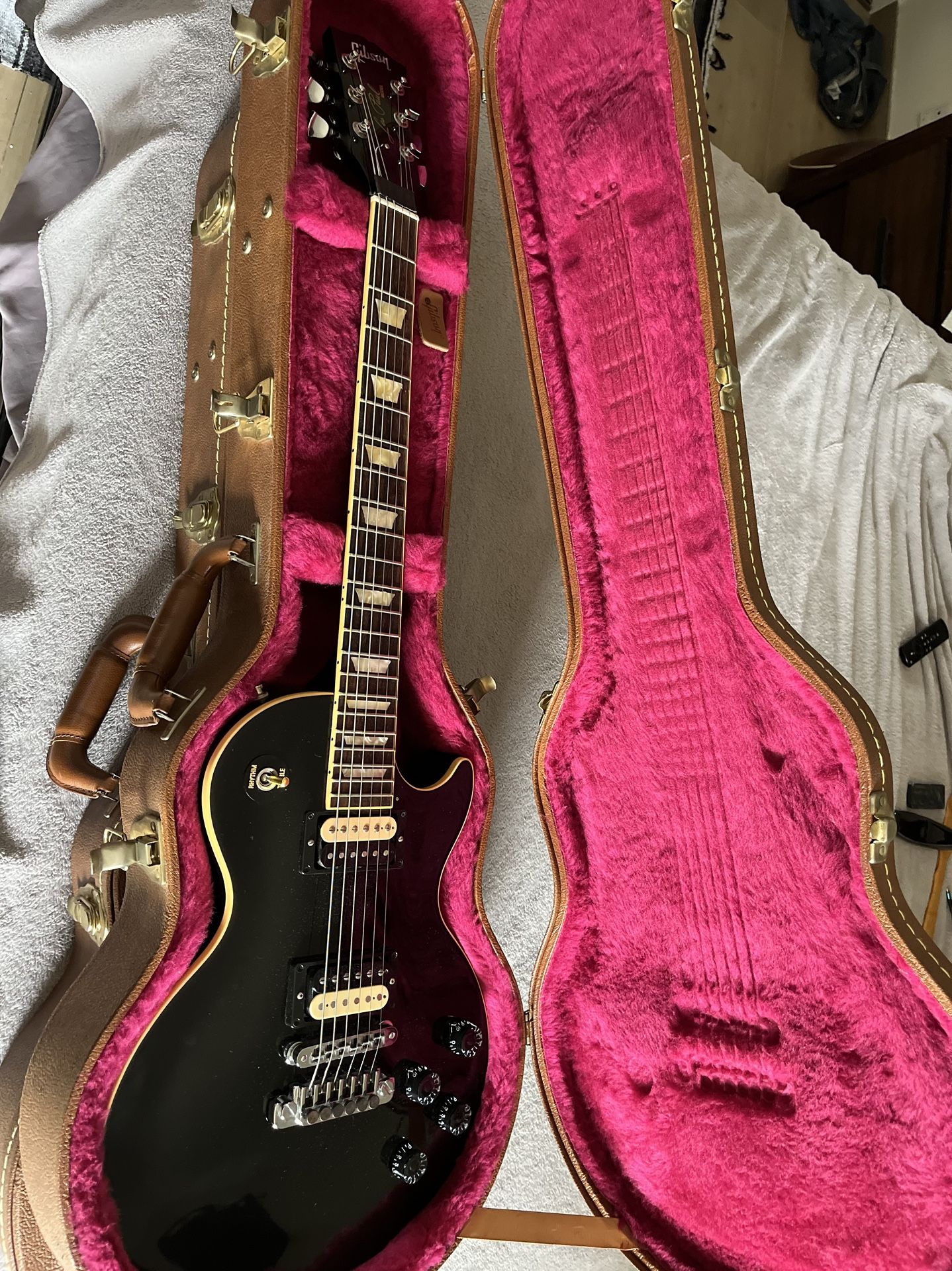 GIBSON LES PAUL STANDARD JET BLACK