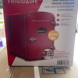 6 CAN MINI FRIDGE 