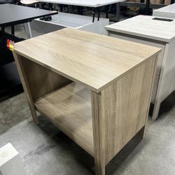 Nightstand / Mesita de noche