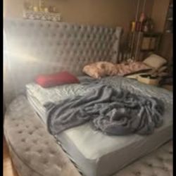 Isabella Grey Queen Tufted Round Platform bed frame With Queen Mattress