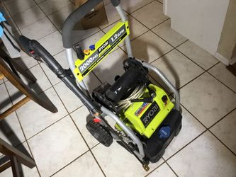 2000 PSI Pressure Washers, Complete and ready to work! 💥💥. Only 70 Each lightly used 👍🏽👍🏽💸💸⌛️⌛️👌🏽