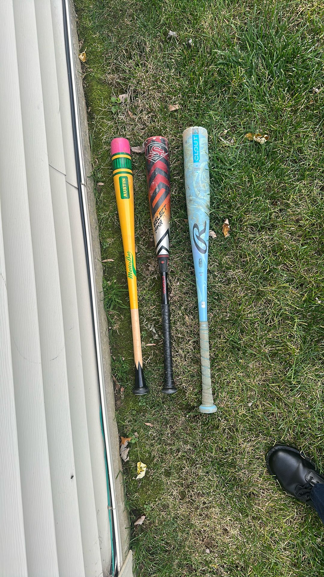 Selling 3 Baseball Bats For 350$ Can Sell Them Solo If Wanted 1. Clout Ai 2024 30inch Drop 10 2. Wood Pencil Bat 29.5 Inch Drop 8 3. And Louisville2