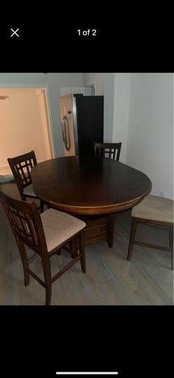 Extendable Dining Table 
