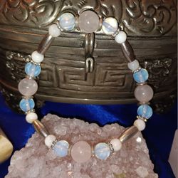 Bracelet rose Courts ,white quartz.
And blue agate size medium