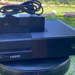 Xbox One + 1 Control Solo Lo Use 3 Meses 