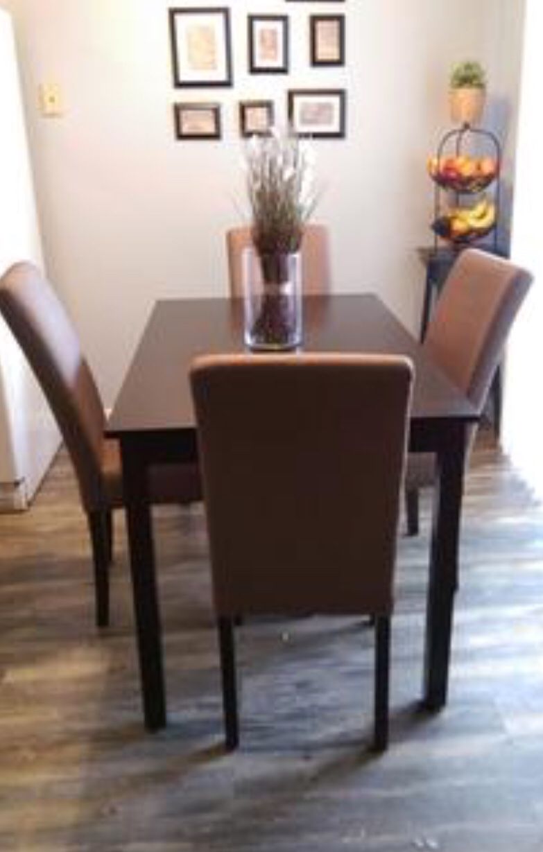 New!! Dinning table, small 48” dinning table, kitchen table, Dinning room table, dining room furniture ( chairs are not included)