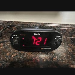 Timex Clock Dual Alarm Clock With Radio Electric And Battery With BIG Numbers