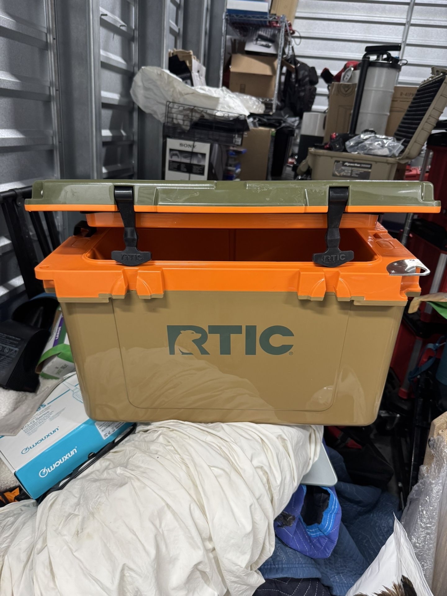 32 Qt Ultra Light Rtic Cooler