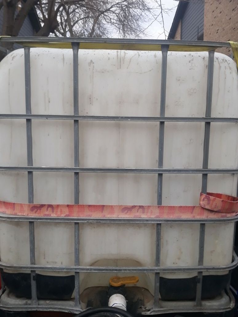 Used Water Tank 1000 Gallons ...tanque De Agua Usado 1000 Galones En Buen Estado