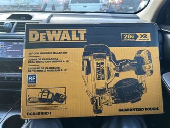 Dewalt 20v Roofing Nail Gun Kit NEW