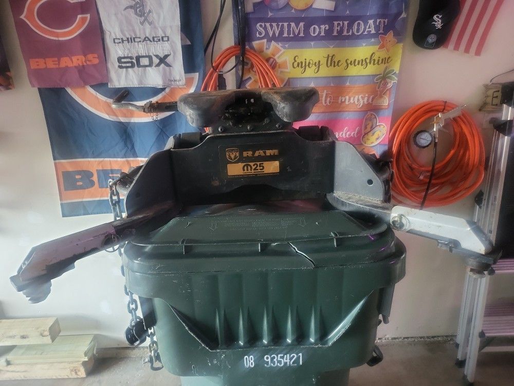 Mopar Ram Oem 25k. 5th Wheel $750 Obo
