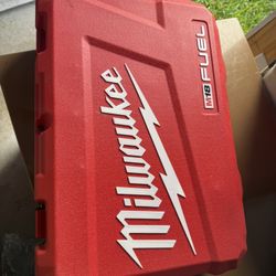 Brand new milwaukee m18 drill set