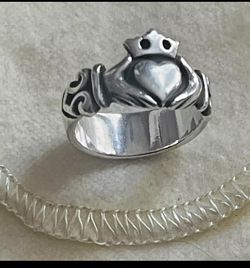James Avery Claddagh Ring *Retired