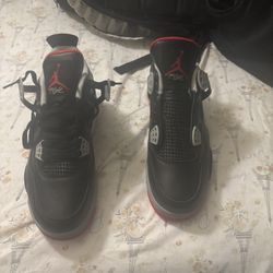Bred Jordan 4s