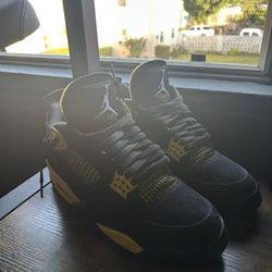 Jordan 4 Thunders 