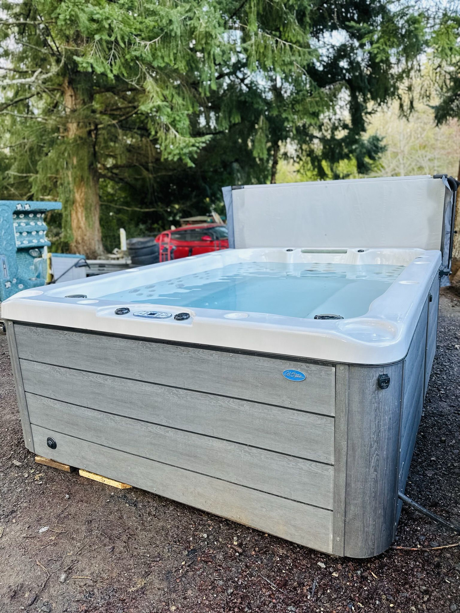 Beautiful HUGE Cal Spa For Sale! DELIVERY AVAILABLE!