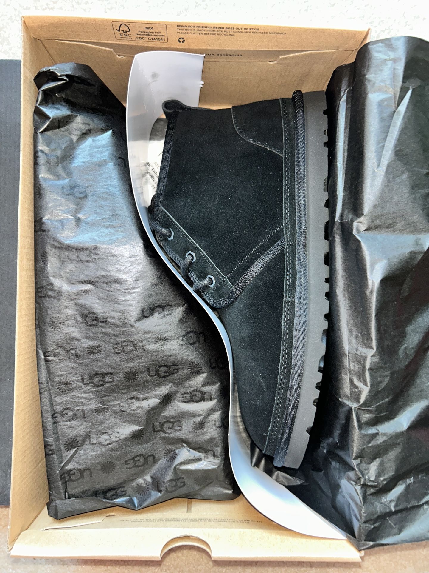 NEW UGG Mens Boots Size 10 - Neumel/Black