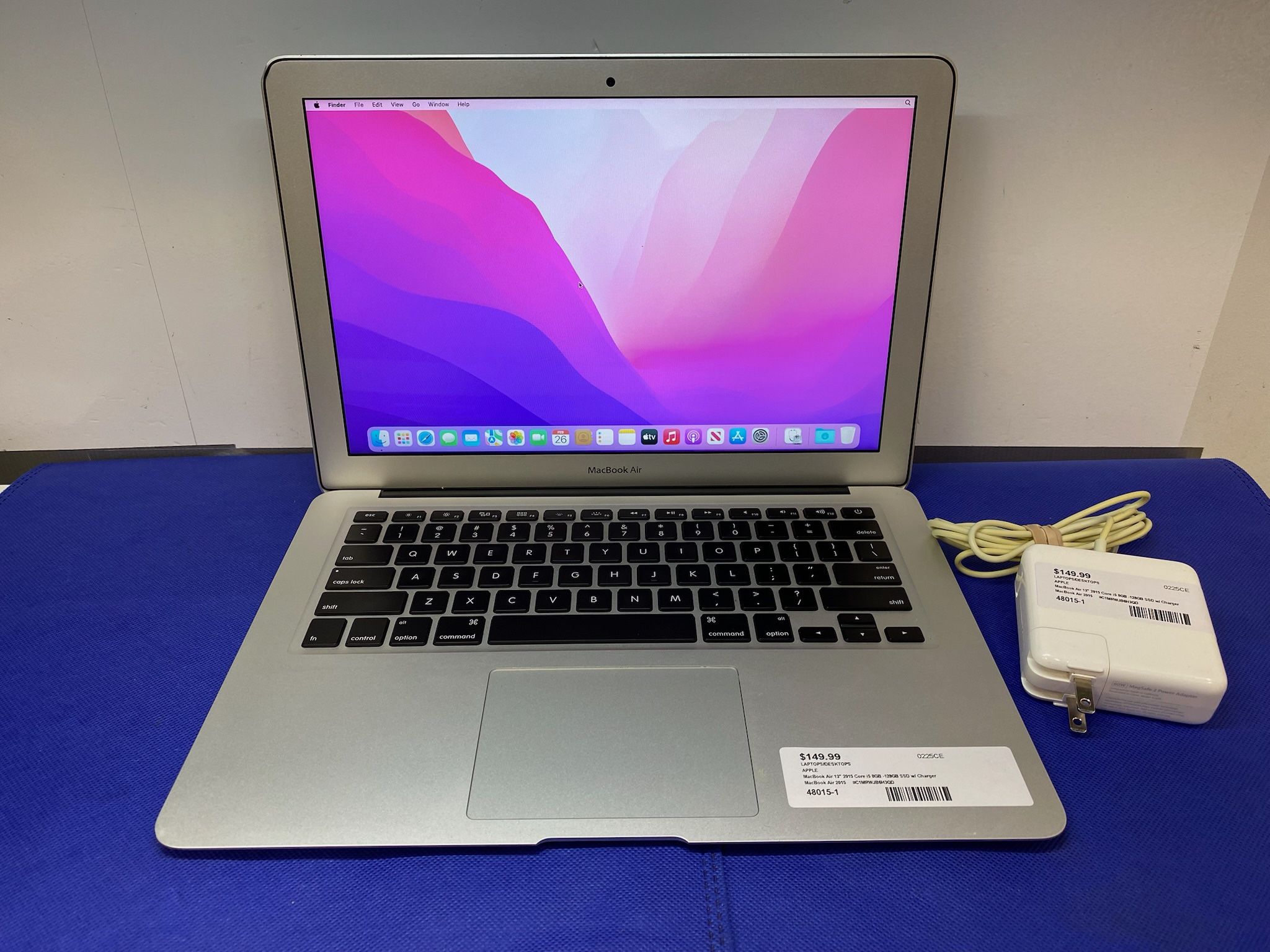 MacBook Air 13" 2015 Core i5 8GB -128GB SSD w/ Charger