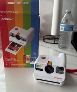 Polaroid instant go
