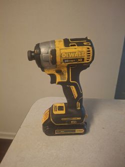 Taladro dewalt. 20 v  con bateria