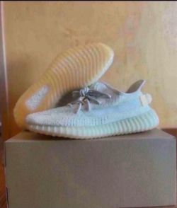 Adidas Yeezy Boost 350 V2 Light Size 10 Brand New