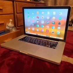 Excellent 13 inch Apple Macbook Pro Laptop Computer With Intel Core i5 Proccesor With Programs