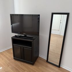 TV Stand, 32” Samsung TV witb Roku and Body mirror. black