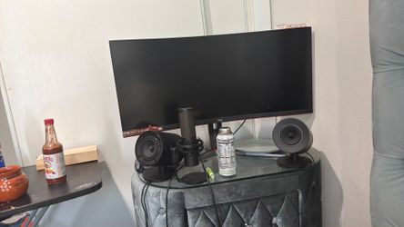Monitor mic speakers setup