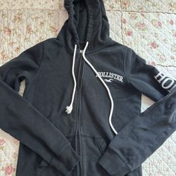 Holister Sweat Shirt