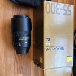 Nikon AF-S DX NIKKOR 55-300mm f/4.5-5.6G ED Vibration Reduction Zoom Lens with Auto Focus for Nikon DSLR Cameras